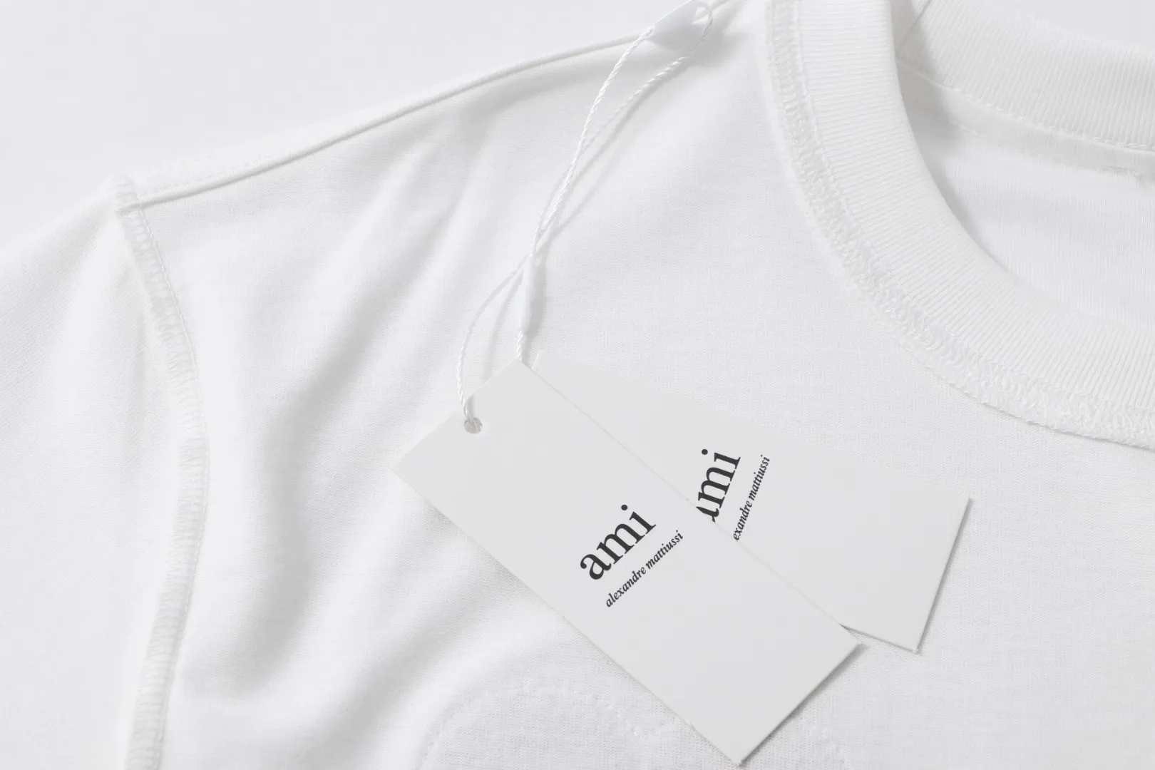 Style number: A 009# P53 Ami spring and summer full series short-sleeved, complete colors, 260g official version weight, 100% double yarn cotton, passed the national standard, can be quality inspected, matched with custom-dyed ribbing in the same vat (to distinguish players with color differences in the threads of clothes on the market), original customized seals, embroidery with high density and hardness (distinguished from disposable quality seals on the market), loose version, can be worn up to 200 pounds. There are too many details, please see the picture. Top Quality Don’t be afraid to compare with any Same Style products on the market. Color: Pink Light Green White Apricot Black Rose Red Sizes: S-XL